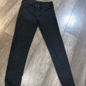 Black American Eagle skinny jeans